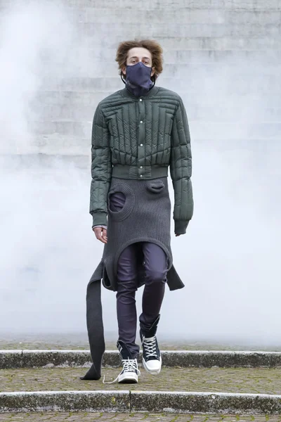 Look 32